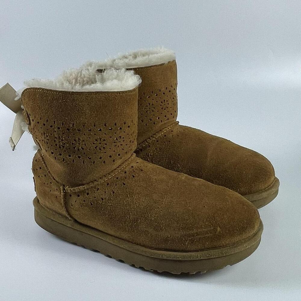 UGG Dae Sunshine Perf Chestnut Suede Perforated Ankle Boots Womens Size 7